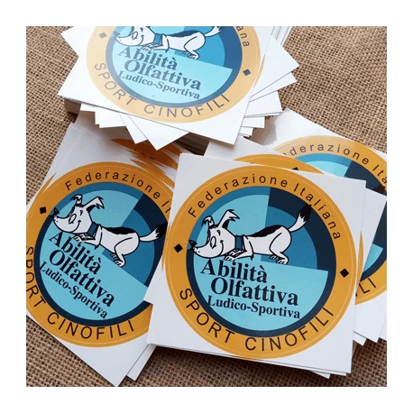 Realizzazione adesivi con logo aziendale personalizzati