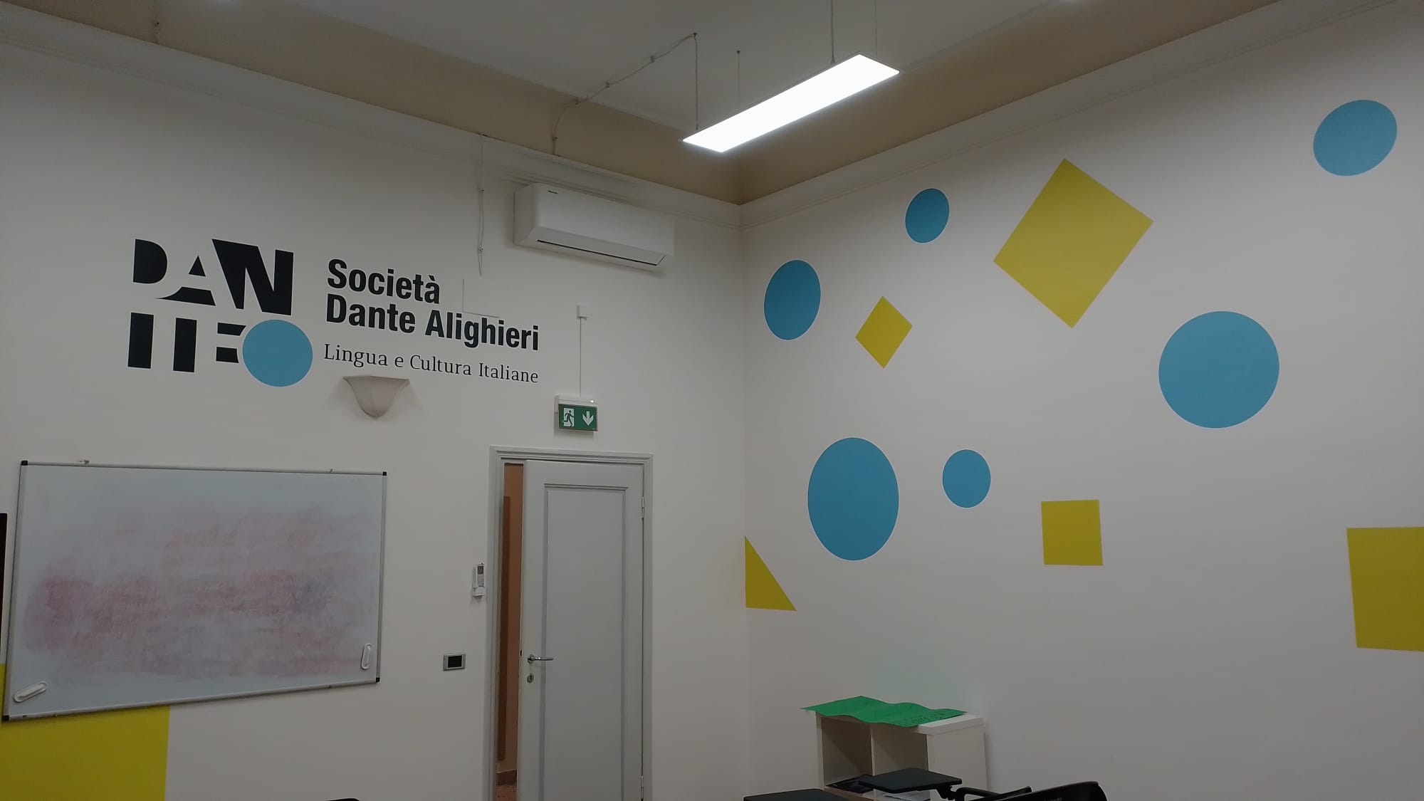 Scuola Dante: personalizzazione pareti